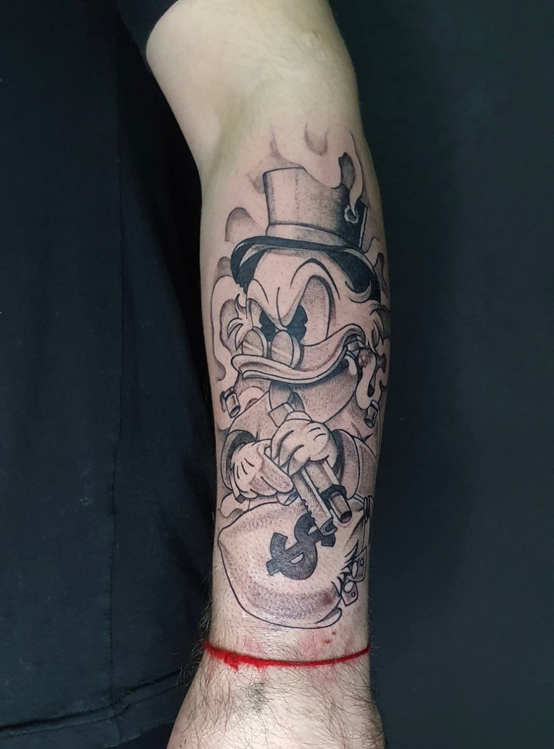 Männer Arm Dagobert Duck, photo - Tattoo-Studio Левша