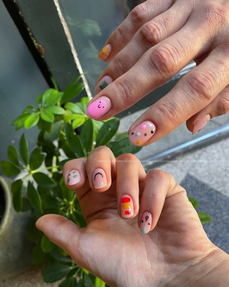 Nude geometric dotted, photo - Manicurist Aleksandra Nagornaya