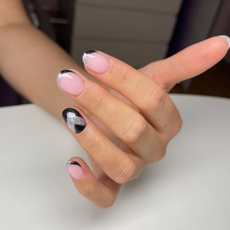 Silver geometric french manicure, photo - Manicurist Diana Strienko