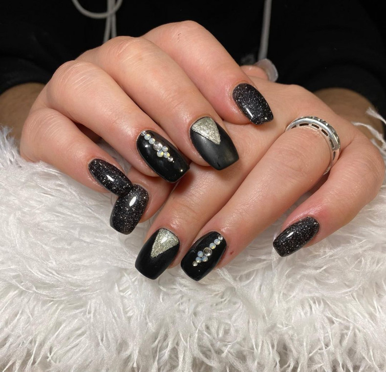 Glitter black matte, photo - Manicurist Nataly Kopchinska