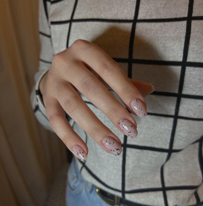 Beige eggshell, photo - Manicurist Kate