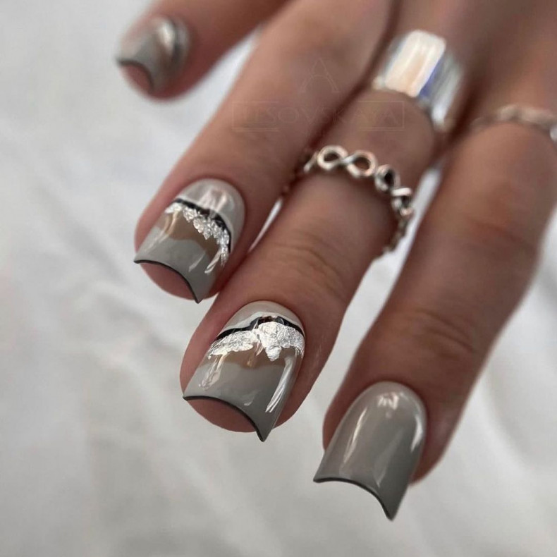 Square foil grey, photo - Manicurist Nataly