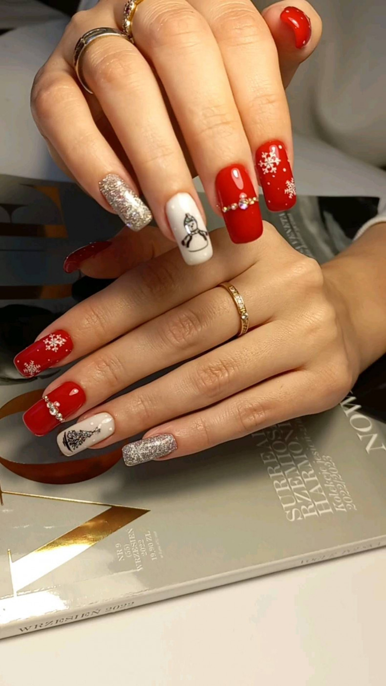 Weiße rote weihnachts, photo - Maniküre Yuliana Dubovetska
