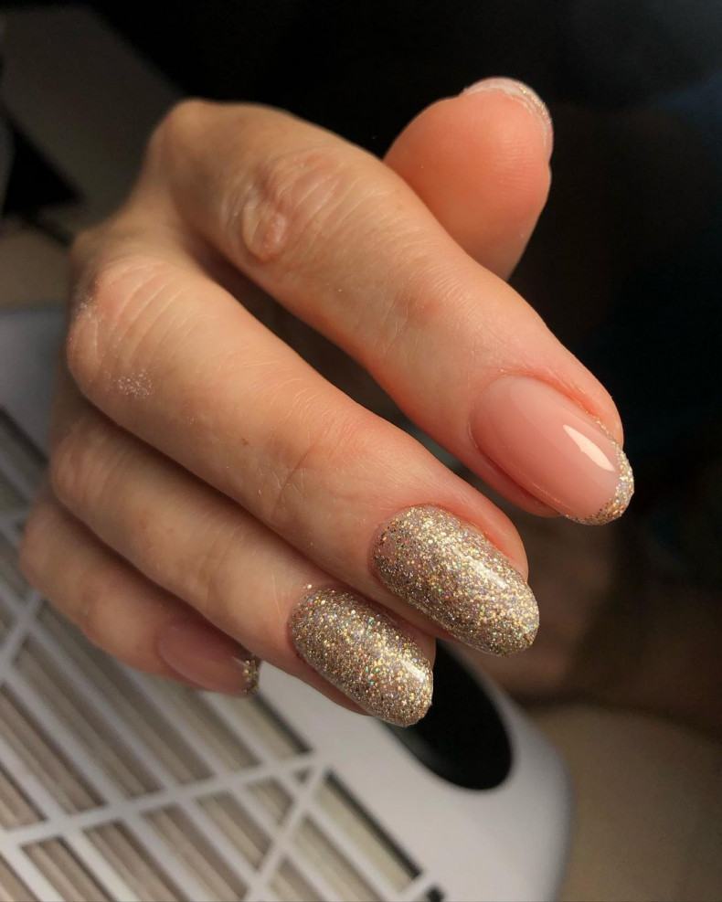 Nude glitter gold, photo - Manicurist Taya Lukashevich