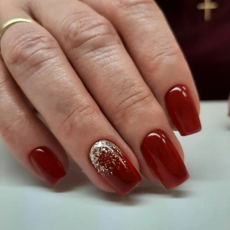 Red silver accent, photo - Manicurist Olga