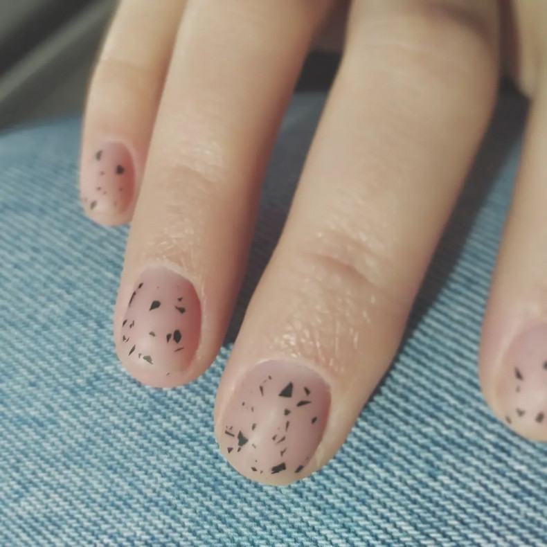 Matte beige eggshell, photo - Manicurist Dariya Roshchina