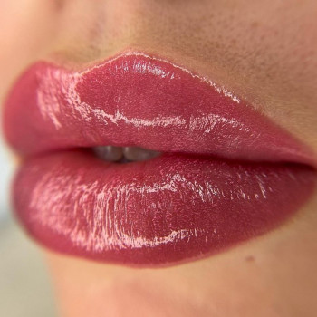 Губы после процедуры перманентного макияжа