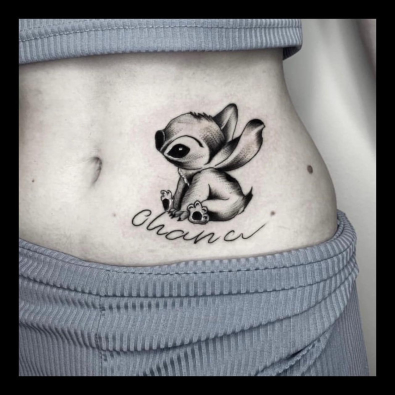 Frauen cartoon am bauch, photo - Tattoo-Meister Liza Vishnevskaya