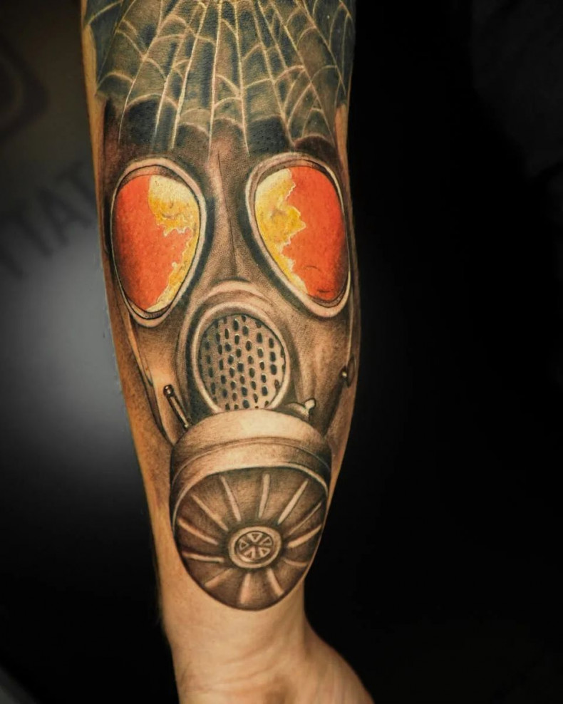 Arm maske horror, photo - Tattoo-Meister Eduard