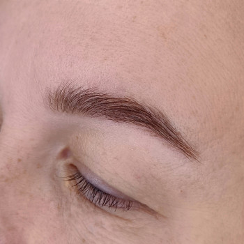 Перманентный макияж бровей, в волосковой технике. 
Заживший