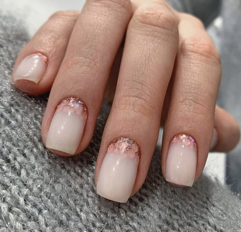Glitter milky half moon, photo - Manicurist Елена Скрипченко