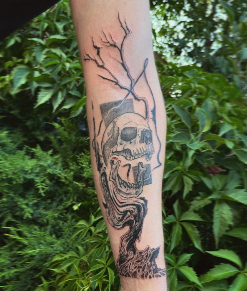 Tree skull, photo - Tattoo Master Kirgotattoo