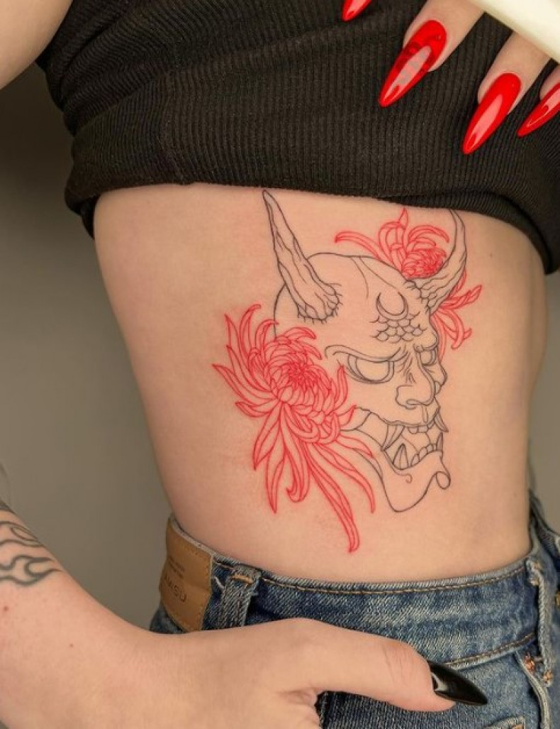 Damski demon na boku, photo - Tatuażysta Ruda Tattoo artist