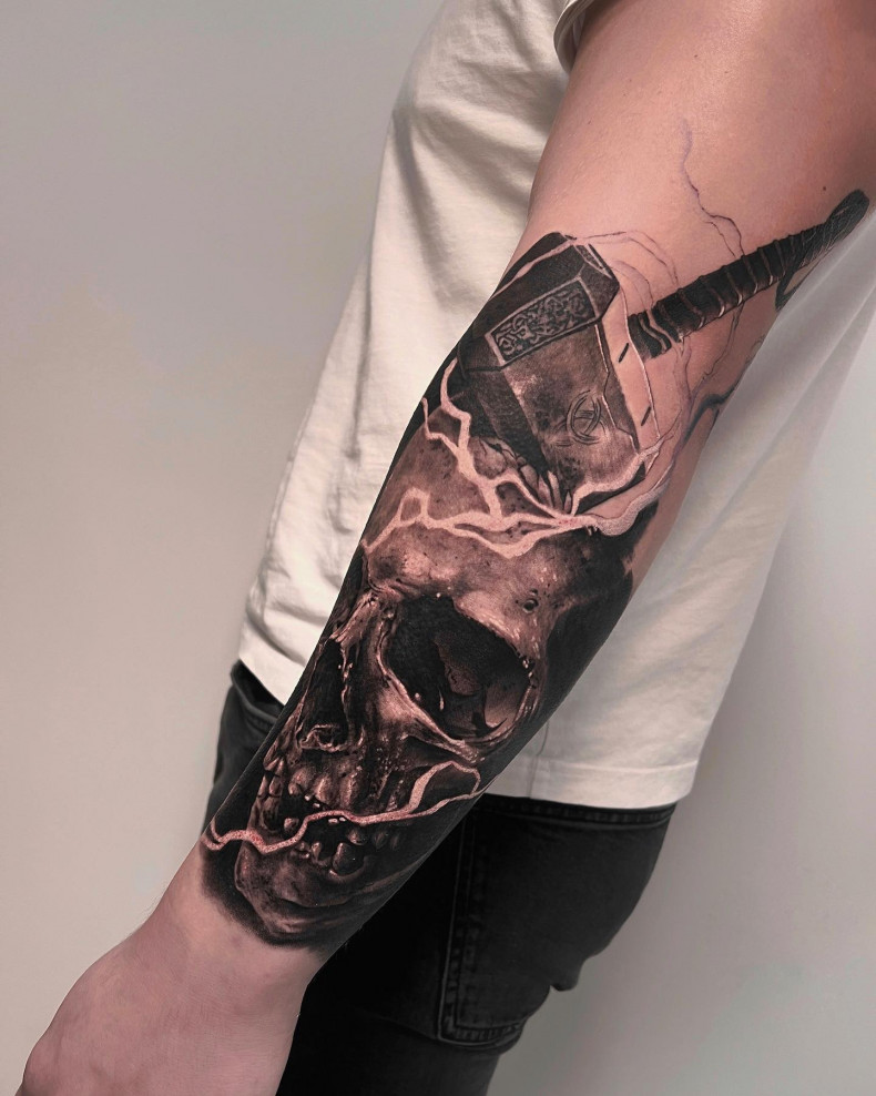 Men arm hammer, photo - Tattoo Master Kolya Safronenko