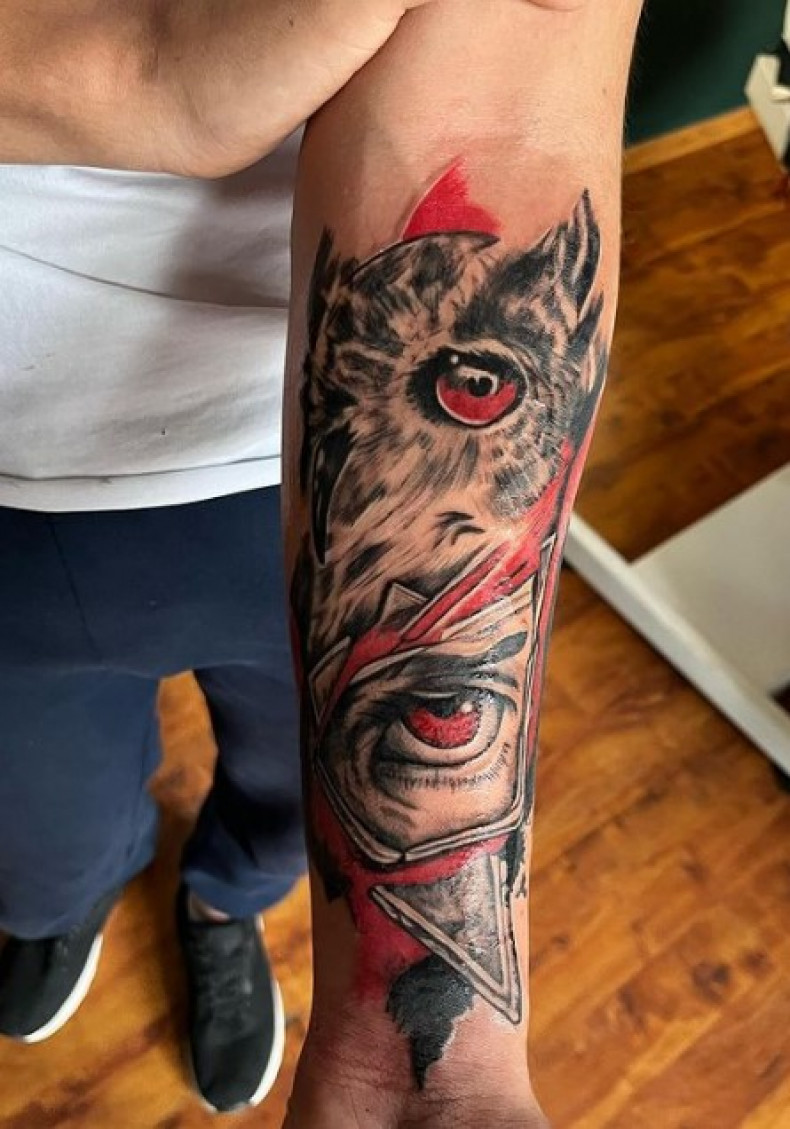 Männer auge Unterarm, photo - Tattoo-Meister Alexander Hustiitattoo