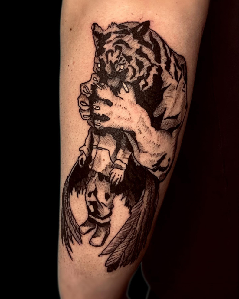 Mężczyźni tygrys, photo - Tatuażysta Pavel Golden lion tattoo