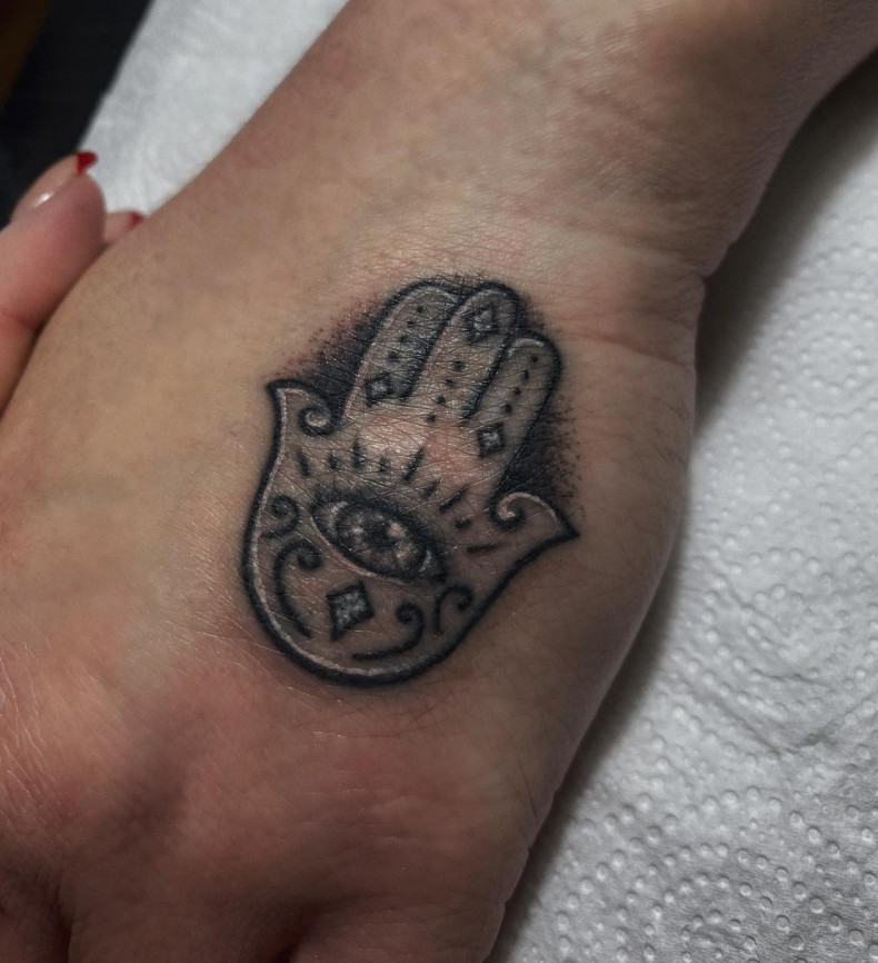 Arm hand hamsa, photo - Tattoo Master Emilia Oliz tattoo