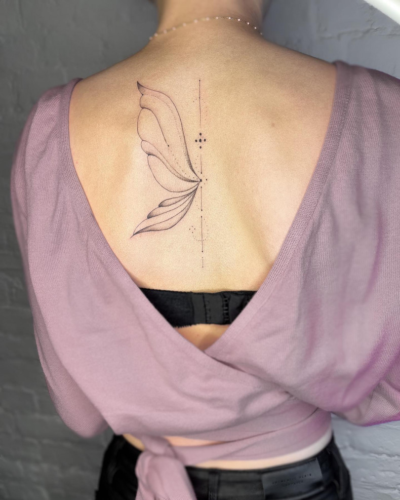 Women butterfly linework, photo - Tattoo Master Julia Ajna Tattoo