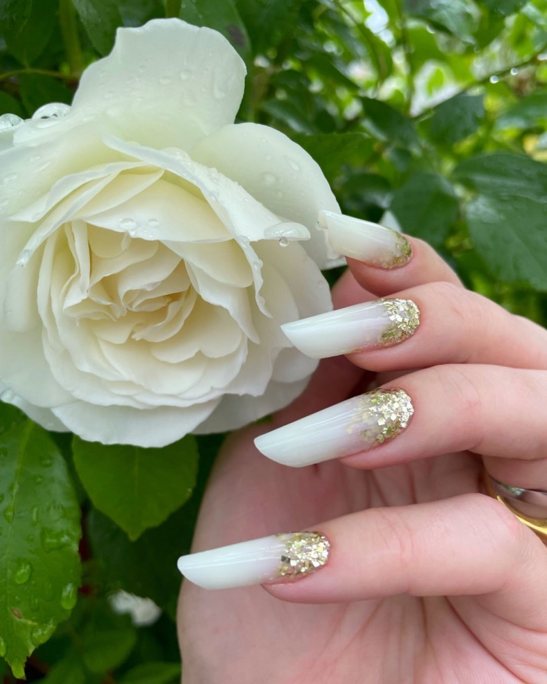 White long half moon, photo - Manicurist Kate