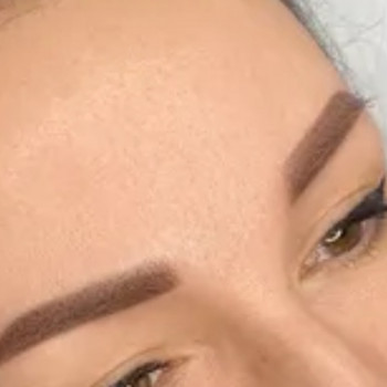 Татуаж бровей 