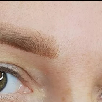 Пудровое напыление бровей 