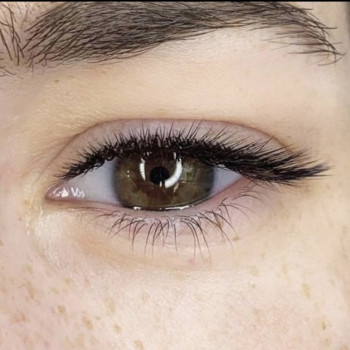 Наращивание ресниц
                    Salon piękności NeONA Moscow