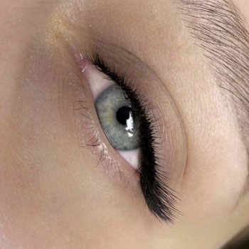 Наращивание ресниц
                    Salon piękności NeONA Moscow