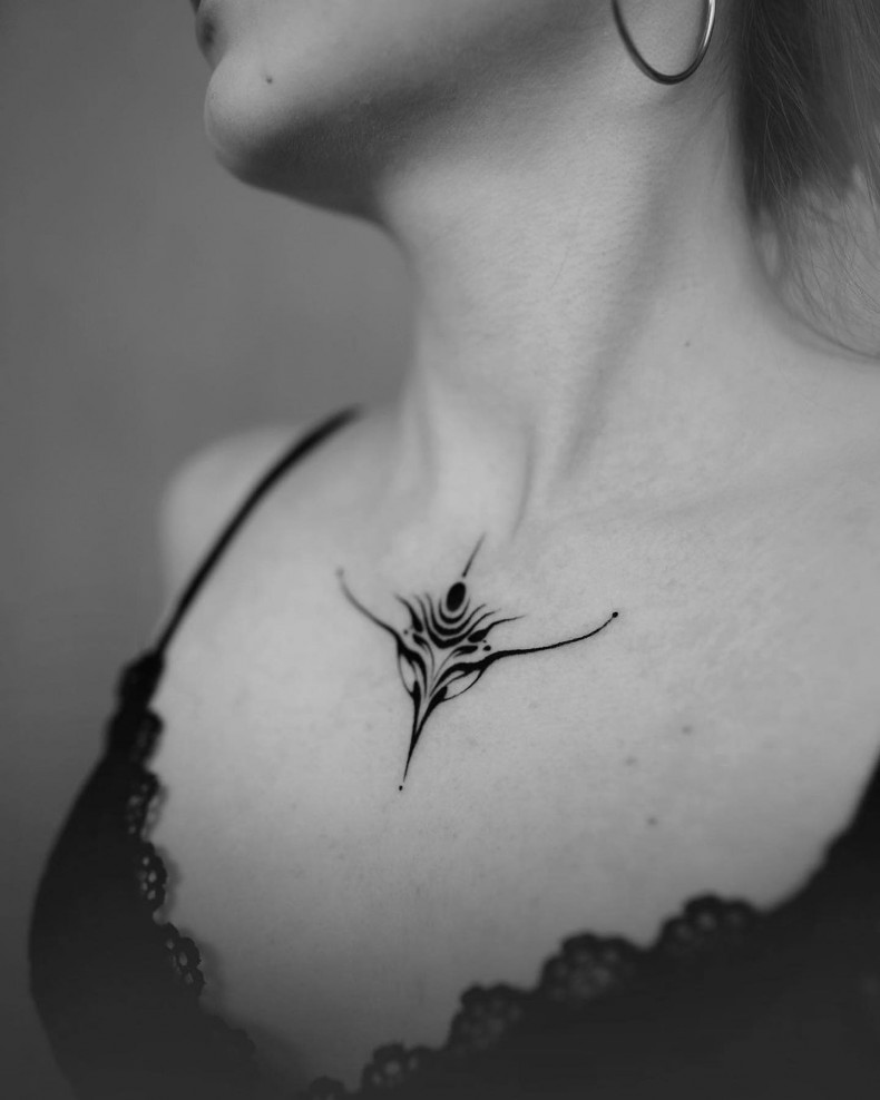 Damski abstrakcja klatka piersiowa, photo - Studio tatuażu Atmosfera