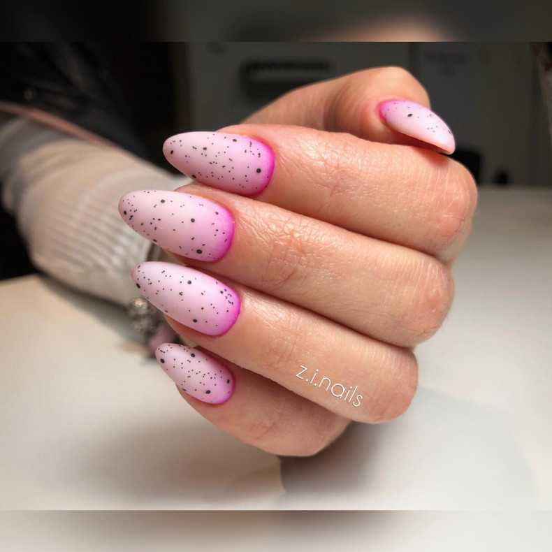 Pink ombre eggshell, photo - Manicurist Irina Zagnietova
