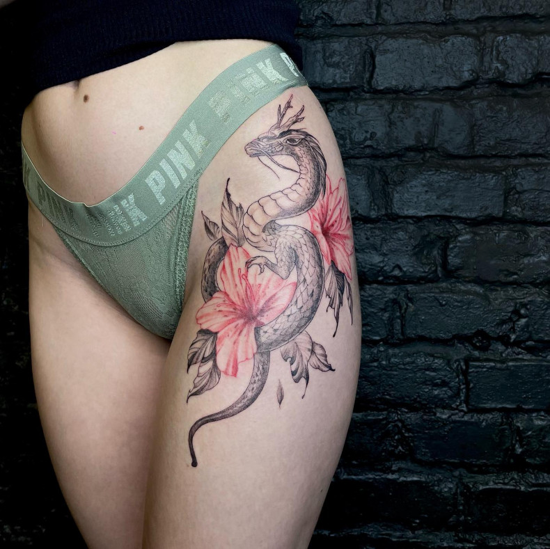 Frauen Drache Oberschenkel, photo - Tattoo-Studio Empire of ink