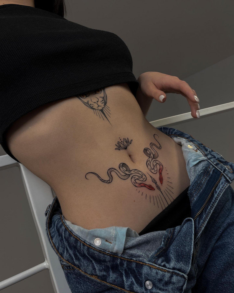 Женские змея на животе, photo - Тату салон Vean tattoo Poznan