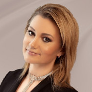 Lehrer für Schönheitsschule Юлия Saint Petersburg,Новоколомяжский проспект, 13 район Kolomyagi