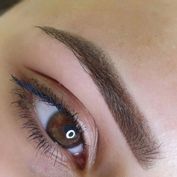 Пудровое напыление бровей