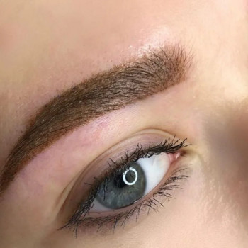 Пудровое напыление бровей