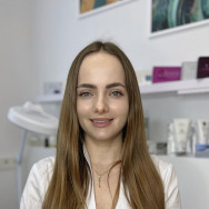Kosmetikerin Juli Yakovenko on Barb.pro