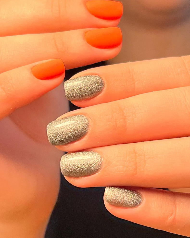 Silber orange verschiedene Hand, photo - Maniküre Kate Istomina