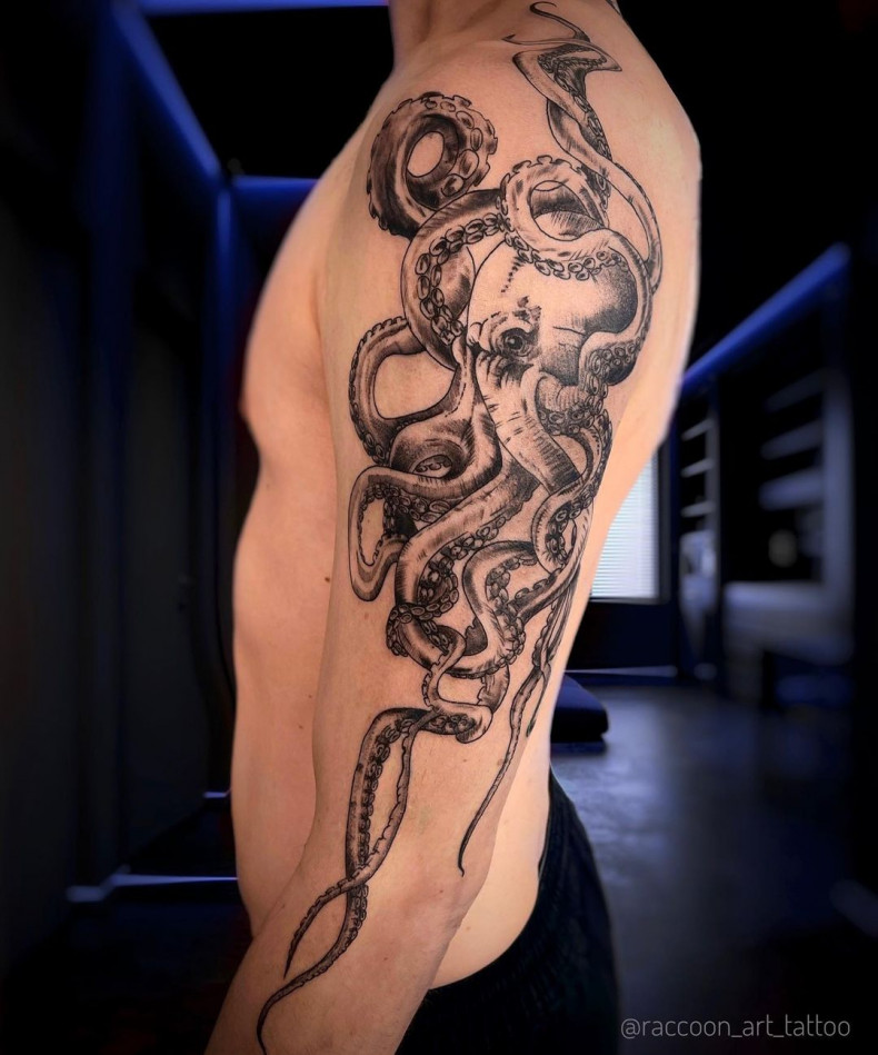 Männer Schulter oktopus, photo - Tattoo-Meister Anna Zimarina