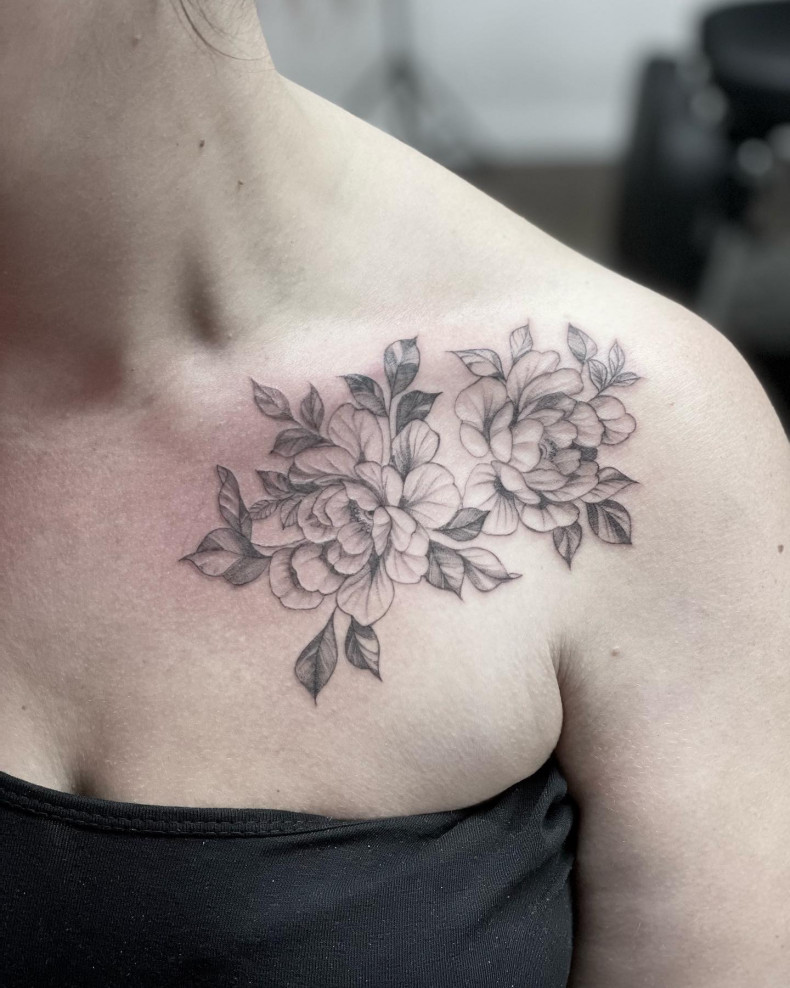 Frauen Brust pfingstrosen, photo - Tattoo-Studio Loyal Ink