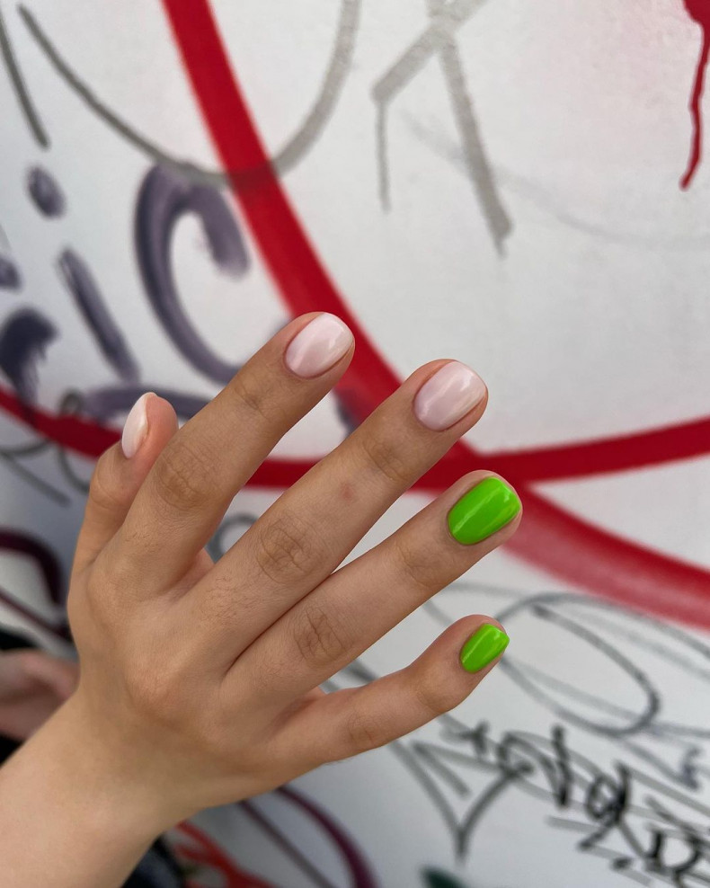 Kurze milchige hellgrüne Maniküre, photo - Maniküre Ruslana Ionova