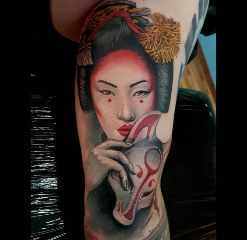 Arm Kitsune bunt, photo - Tattoo-Studio Spadetattoo