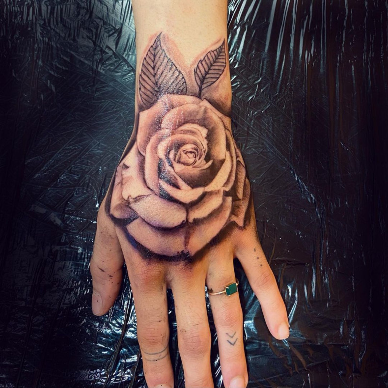 Frauen 3d Hand, photo - Tattoo-Studio Caezar Tattoo