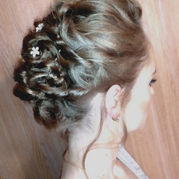 Прическа на выпускной