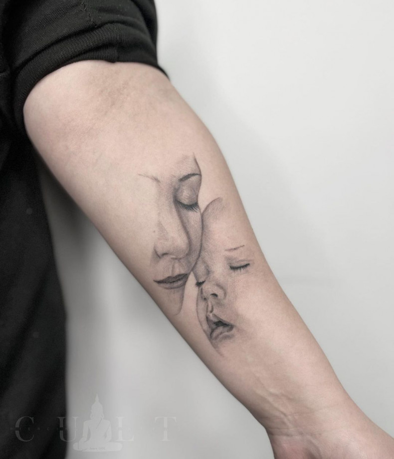 Frauen Mutter und Kind Unterarm, photo - Tattoo-Studio Cult