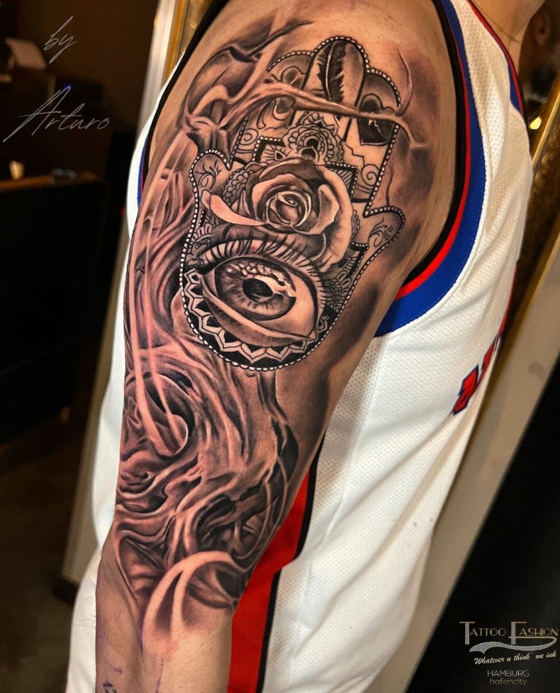 Men shoulder hamsa, photo - Tattoo Studio Tattoo Fashion