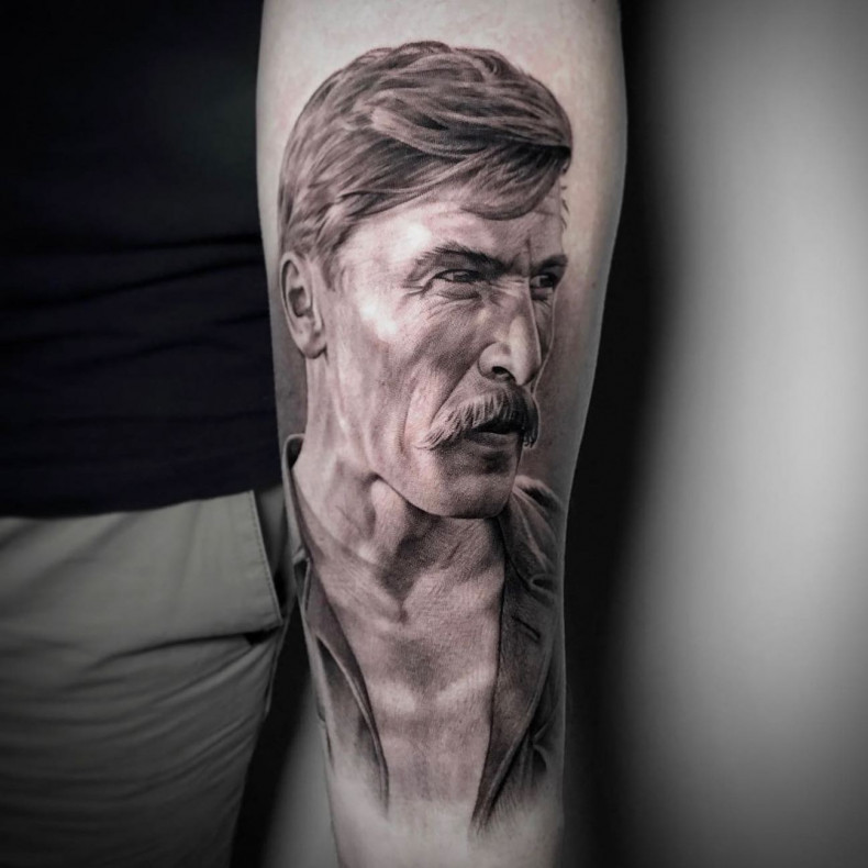 Arm schwarzgrau portrait, photo - Tattoo-Studio Culture Shocks