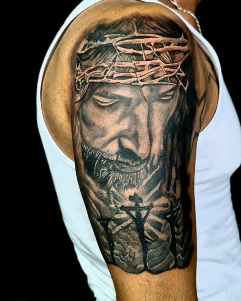 Schwarzgrau Schulter Christus, photo - Tattoo-Studio Real Pain