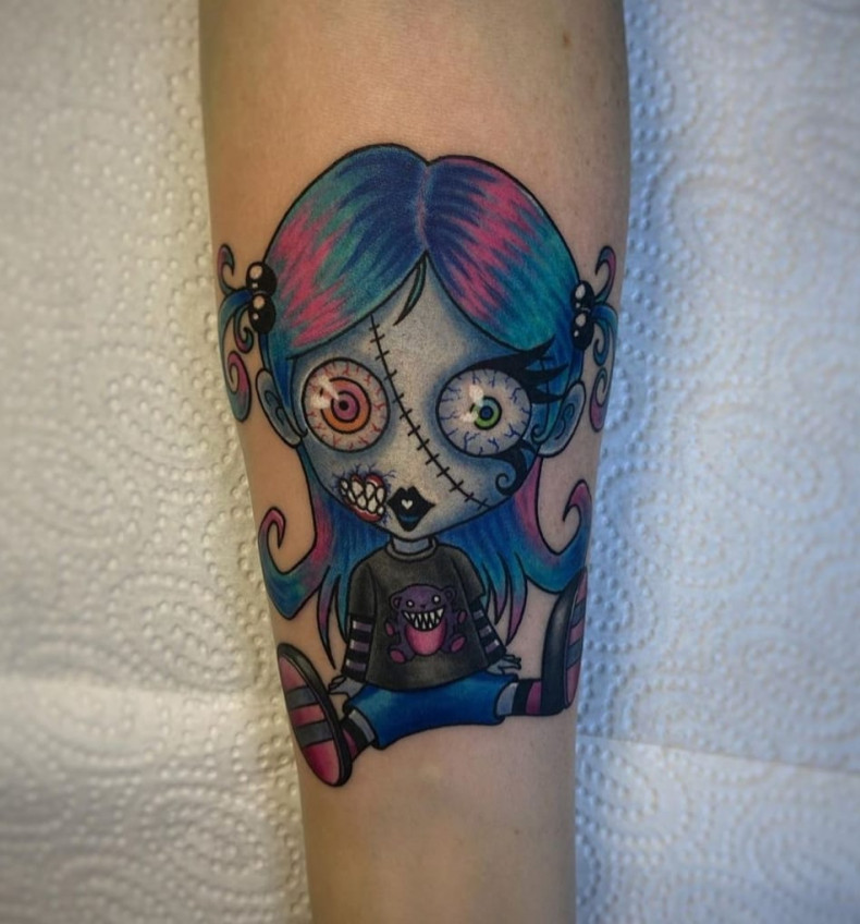 Cartoon Unterarm horror, photo - Tattoo-Studio Real Pain