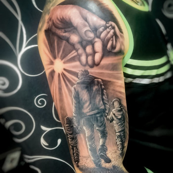 Татуировка для любящего отца двух прекрасных детишек!??