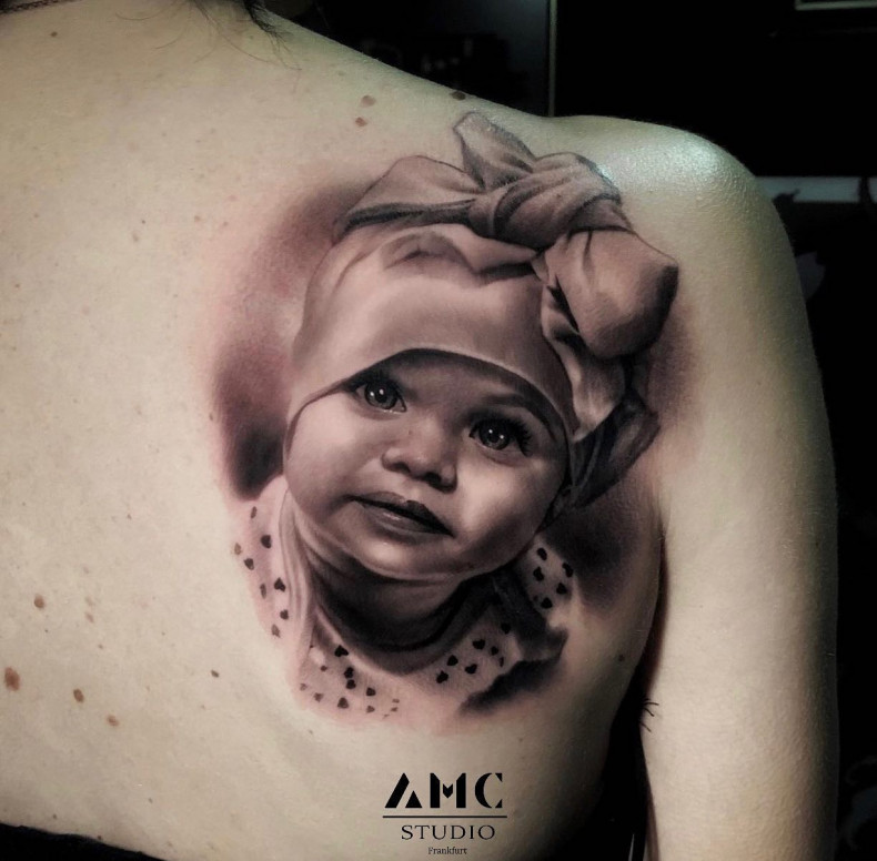 Schulterblatt portrait Kind, photo - Tattoo-Studio AMC