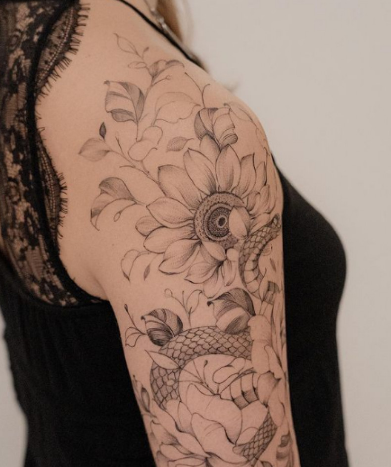 Frauen Schulter sonnenblume, photo - Tattoo-Studio Modu Studio